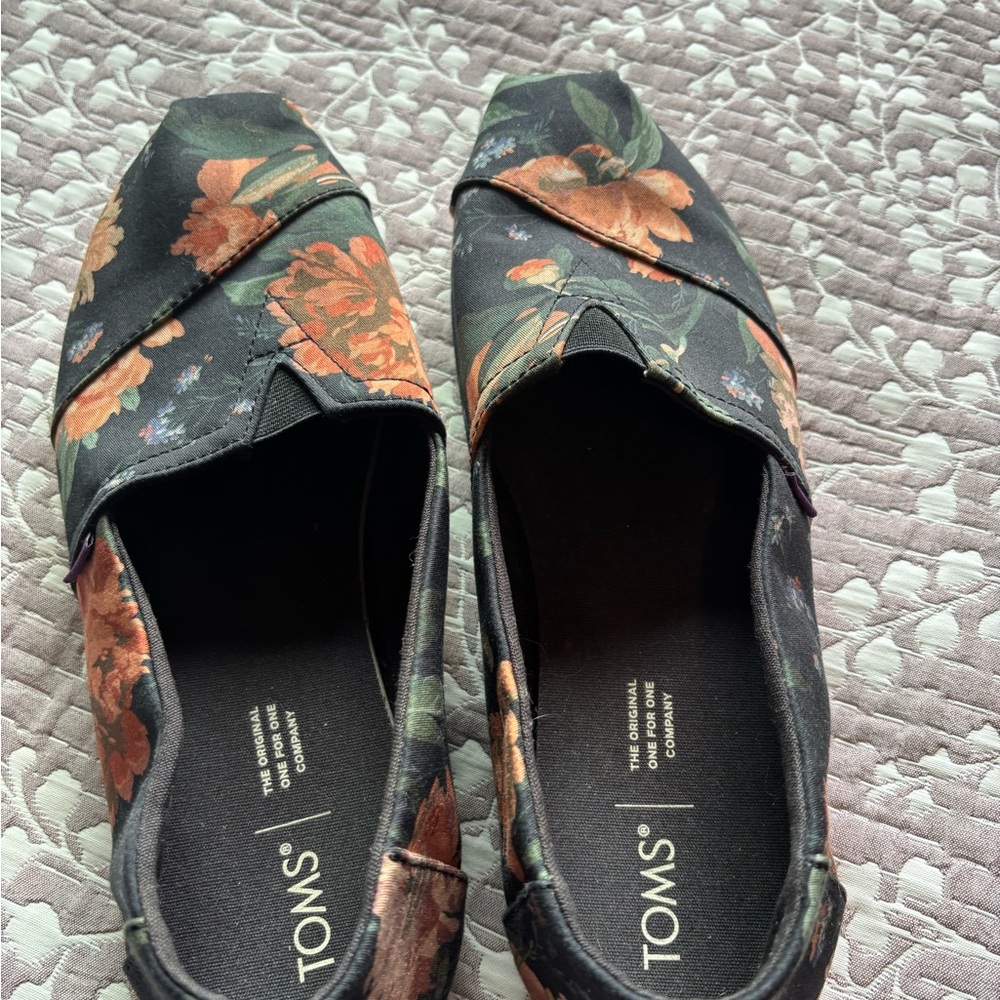 TOMS Black Slip-On Flats with Coral Floral Print